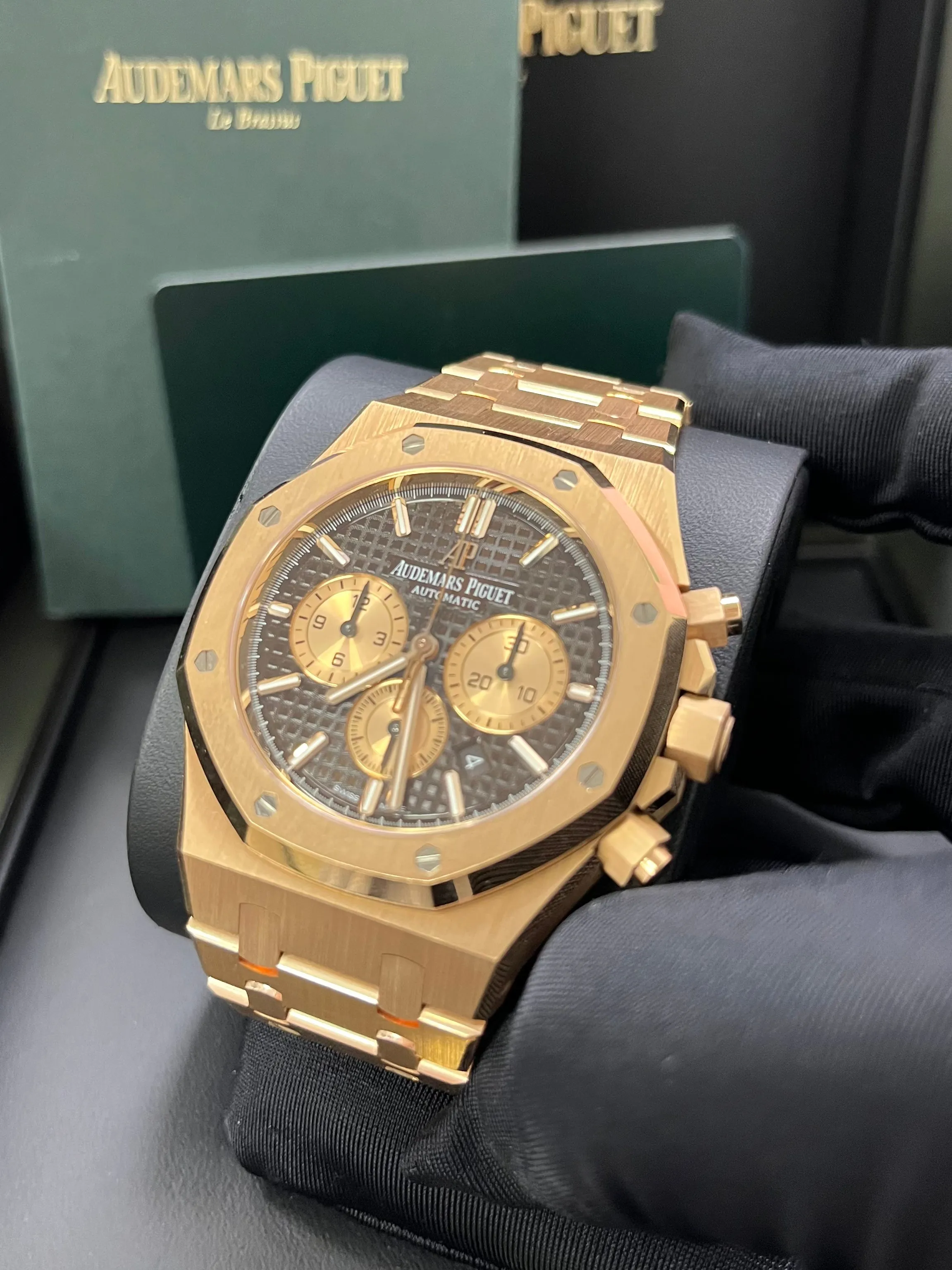 Audemars Piguet Royal Oak Selfwinding Chronograph/ Rose Gold/ Chocolate Dial/ Rose Gold Sub-Dials (Ref#26331OR.OO.D821CR.01)