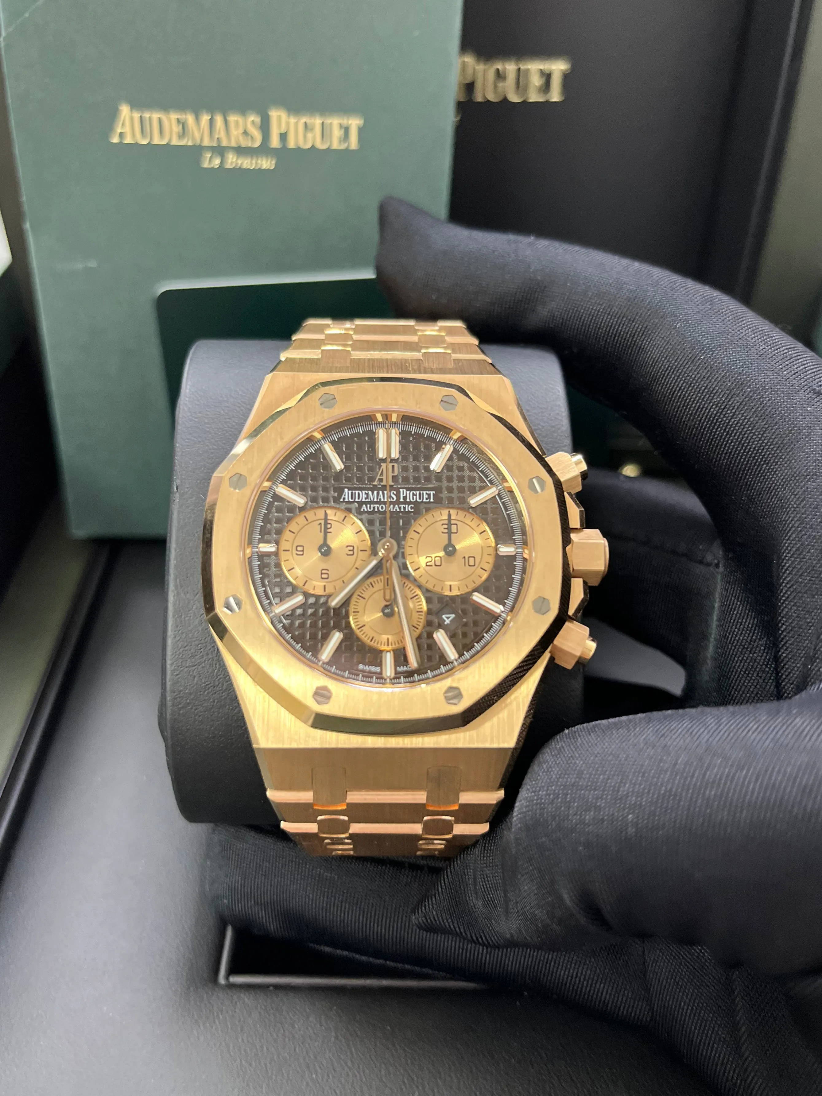 Audemars Piguet Royal Oak Selfwinding Chronograph/ Rose Gold/ Chocolate Dial/ Rose Gold Sub-Dials (Ref#26331OR.OO.D821CR.01)