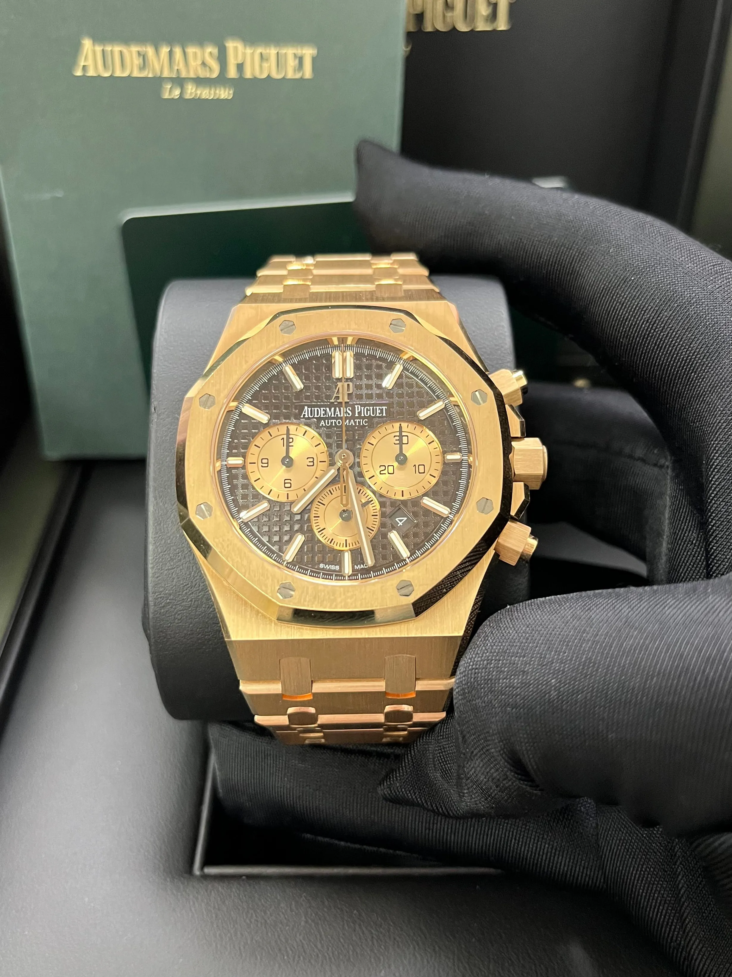 Audemars Piguet Royal Oak Selfwinding Chronograph/ Rose Gold/ Chocolate Dial/ Rose Gold Sub-Dials (Ref#26331OR.OO.D821CR.01)