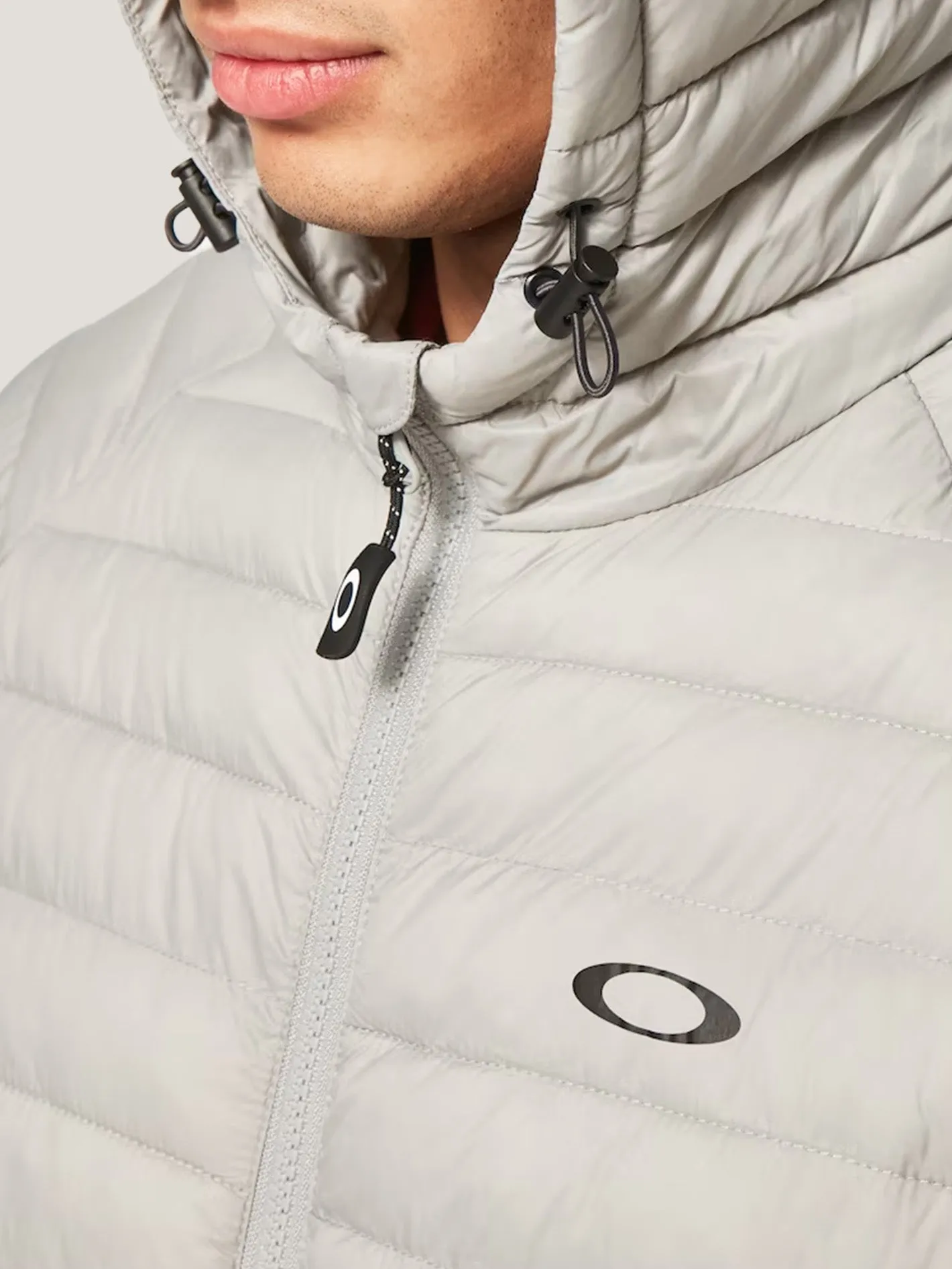 CASACA OAKLEY HOMBRE OMNI THERMAL HOODED JACKET