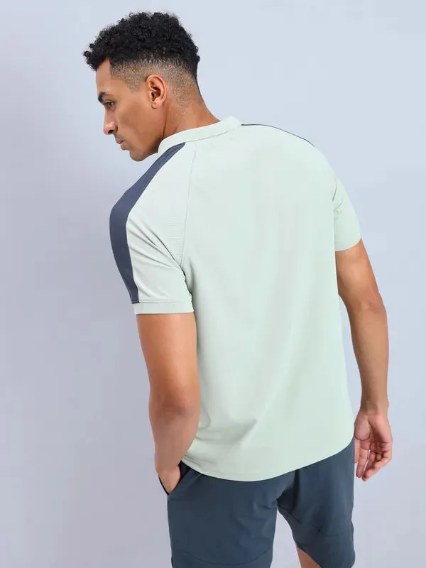 Men Colorblock Slim Fit Polo T-shirt with MATPIQ