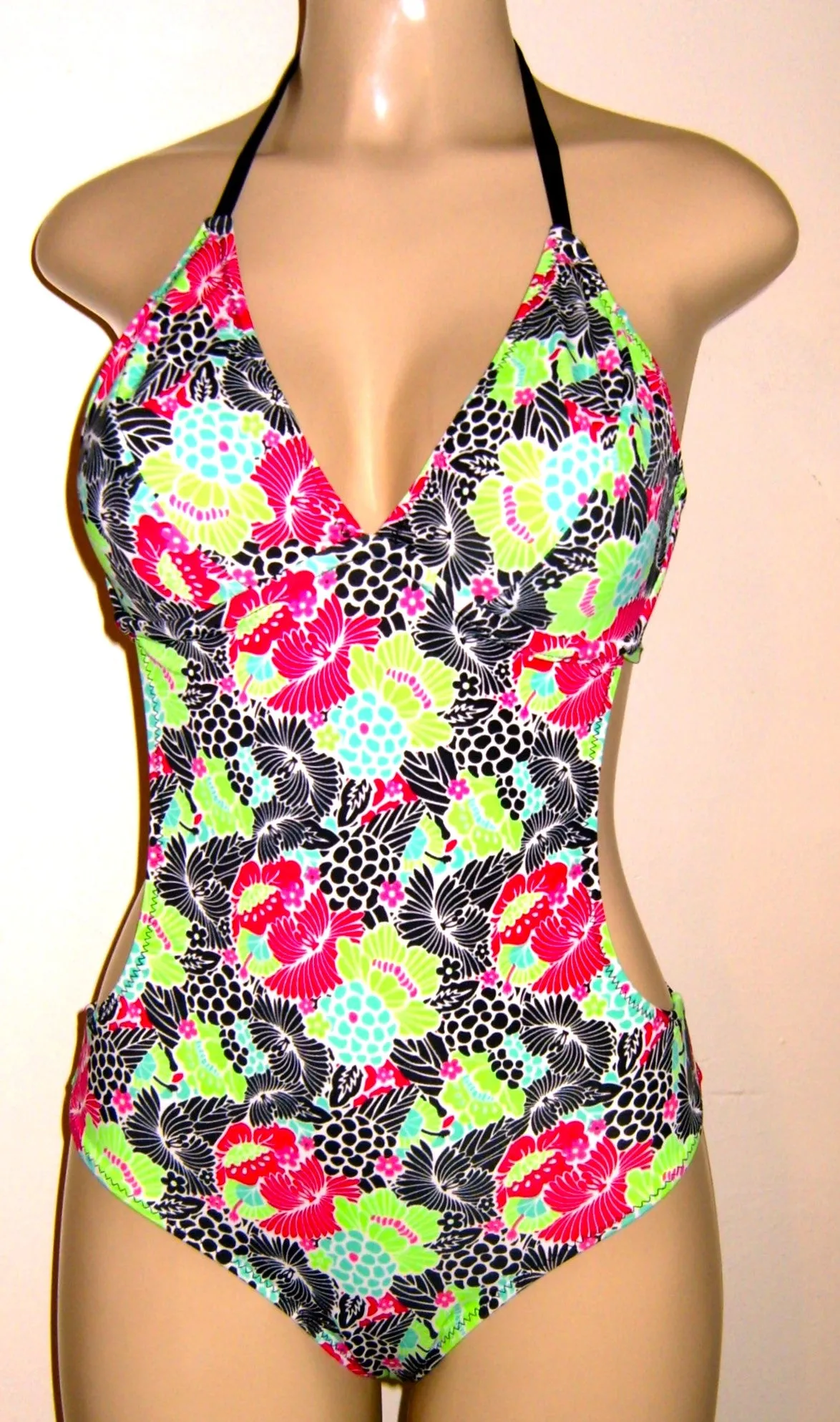 Underwire Cutout Monokini One Piece